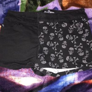 Royal bones swirl skull shorts